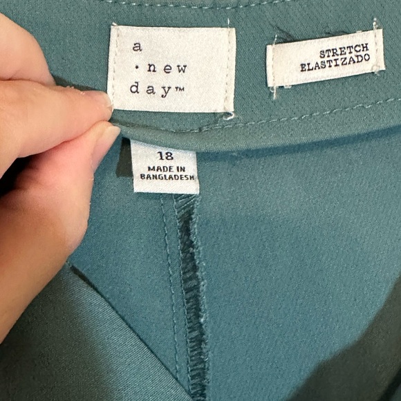 A New Day Women’s High Rise Tailored Green Shorts size 18 - Picture 8 of 10